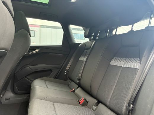 Audi Q4 e-tron 35 Launch edition Advanced Plus 55 kWh | Elektrisch glazen panorama-dak | Navigatiesysteem full m... ActivLease financial lease