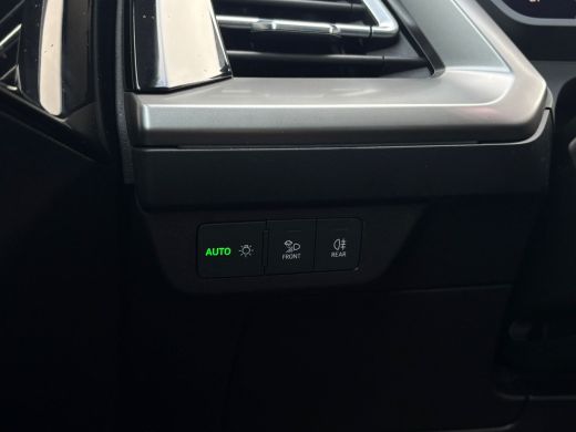 Audi Q4 e-tron 35 Launch edition Advanced Plus 55 kWh | Elektrisch glazen panorama-dak | Navigatiesysteem full m... ActivLease financial lease