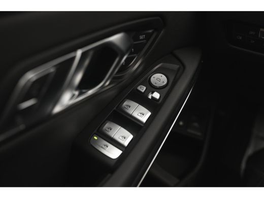 BMW 3 Serie Touring 330e High Executive M Sport Automaat / Panoramadak / Trekhaak / Sportstoelen / Adaptieve ... ActivLease financial lease