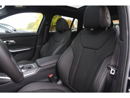 BMW 3 Serie Touring 330e High Executive M Sport Automaat / Panoramadak / Trekhaak / Sportstoelen / Adaptieve ... ActivLease financial lease