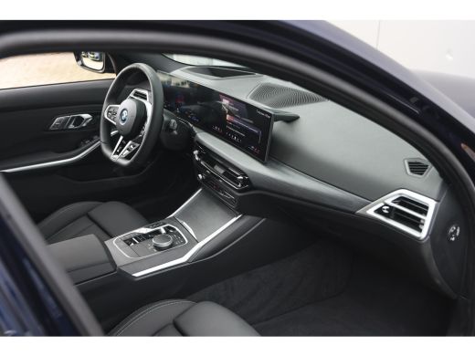 BMW 3 Serie Touring 330e High Executive M Sport Automaat / Panoramadak / Trekhaak / Sportstoelen / Adaptieve ... ActivLease financial lease