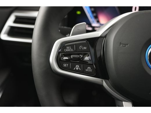 BMW 3 Serie Touring 330e High Executive M Sport Automaat / Panoramadak / Trekhaak / Sportstoelen / Adaptieve ... ActivLease financial lease