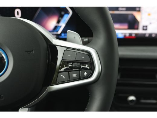 BMW 3 Serie Touring 330e High Executive M Sport Automaat / Panoramadak / Trekhaak / Sportstoelen / Adaptieve ... ActivLease financial lease