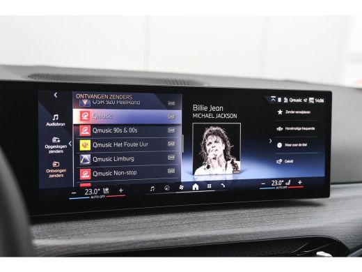 BMW 3 Serie Touring 330e High Executive M Sport Automaat / Panoramadak / Trekhaak / Sportstoelen / Adaptieve ... ActivLease financial lease