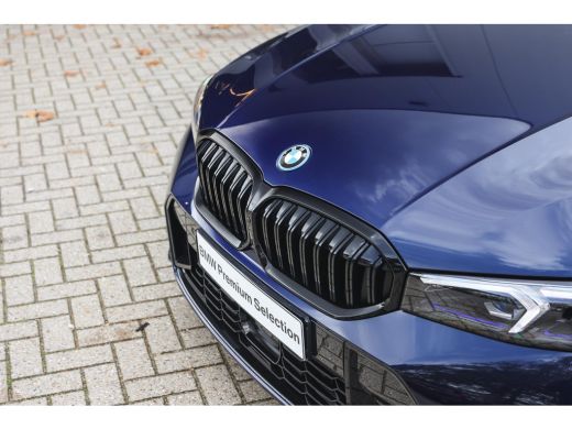BMW 3 Serie Touring 330e High Executive M Sport Automaat / Panoramadak / Trekhaak / Sportstoelen / Adaptieve ... ActivLease financial lease