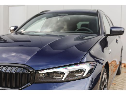 BMW 3 Serie Touring 330e High Executive M Sport Automaat / Panoramadak / Trekhaak / Sportstoelen / Adaptieve ... ActivLease financial lease
