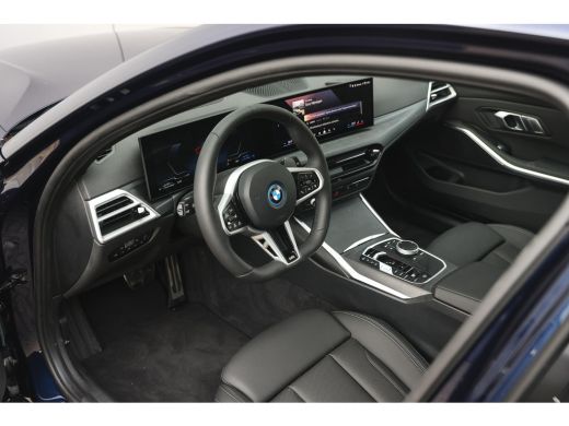 BMW 3 Serie Touring 330e High Executive M Sport Automaat / Panoramadak / Trekhaak / Sportstoelen / Adaptieve ... ActivLease financial lease
