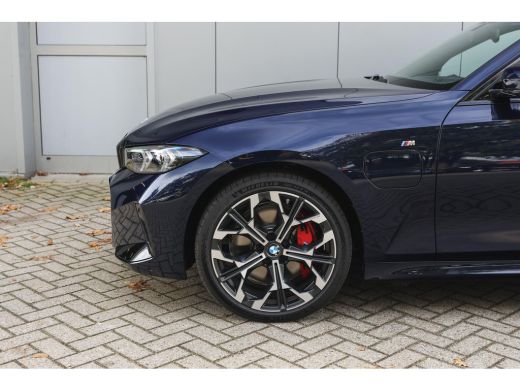 BMW 3 Serie Touring 330e High Executive M Sport Automaat / Panoramadak / Trekhaak / Sportstoelen / Adaptieve ... ActivLease financial lease