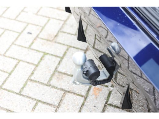 BMW 3 Serie Touring 330e High Executive M Sport Automaat / Panoramadak / Trekhaak / Sportstoelen / Adaptieve ... ActivLease financial lease