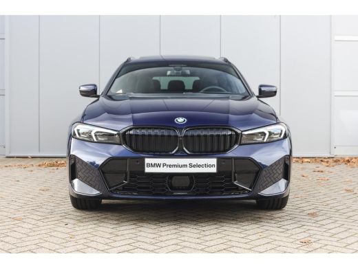 BMW 3 Serie Touring 330e High Executive M Sport Automaat / Panoramadak / Trekhaak / Sportstoelen / Adaptieve ... ActivLease financial lease