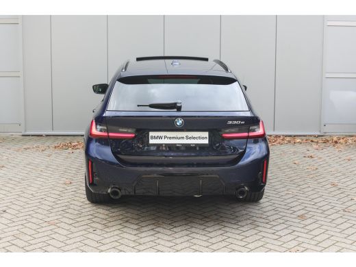 BMW 3 Serie Touring 330e High Executive M Sport Automaat / Panoramadak / Trekhaak / Sportstoelen / Adaptieve ... ActivLease financial lease