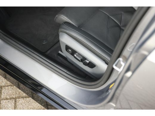 BMW 5 Serie Touring 550e xDrive M Sport Automaat / Panoramadak / Trekhaak / Adaptief onderstel professional /... ActivLease financial lease