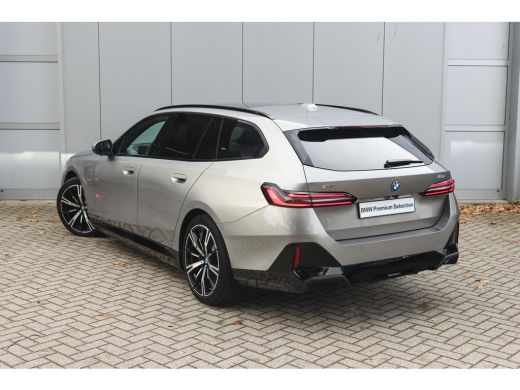 BMW 5 Serie Touring 550e xDrive M Sport Automaat / Panoramadak / Trekhaak / Adaptief onderstel professional /... ActivLease financial lease