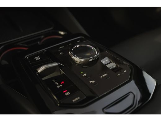 BMW 5 Serie Touring 550e xDrive M Sport Automaat / Panoramadak / Trekhaak / Adaptief onderstel professional /... ActivLease financial lease