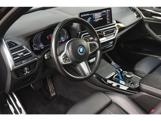 BMW iX3 High Executive / Sportstoelen / Achteruitrijcamera / Adaptieve LED / Stoelverwarming / Live Cockp... ActivLease financial lease