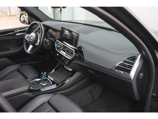 BMW iX3 High Executive / Sportstoelen / Achteruitrijcamera / Adaptieve LED / Stoelverwarming / Live Cockp... ActivLease financial lease