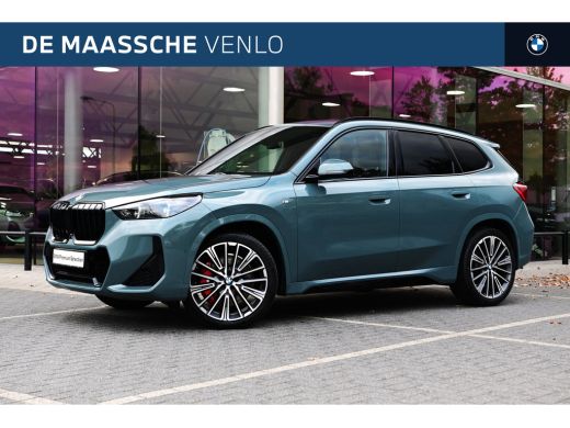 BMW X1 sDrive20i High Executive M Sport Automaat / Panoramadak / Trekhaak / Sportstoelen / M Adaptief on...