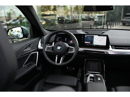 BMW X1 sDrive20i High Executive M Sport Automaat / Panoramadak / Trekhaak / Sportstoelen / M Adaptief on... ActivLease financial lease