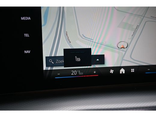 BMW X1 sDrive20i High Executive M Sport Automaat / Panoramadak / Trekhaak / Sportstoelen / M Adaptief on... ActivLease financial lease