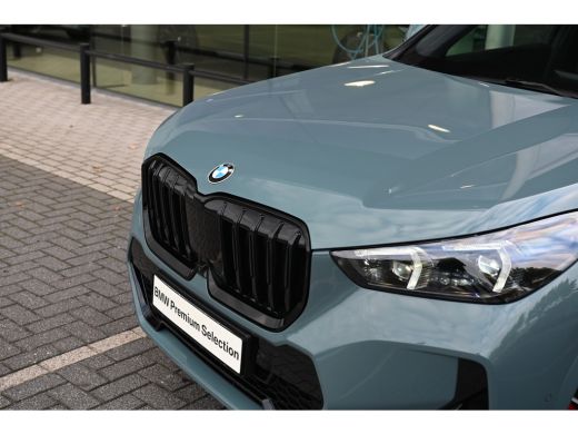 BMW X1 sDrive20i High Executive M Sport Automaat / Panoramadak / Trekhaak / Sportstoelen / M Adaptief on... ActivLease financial lease