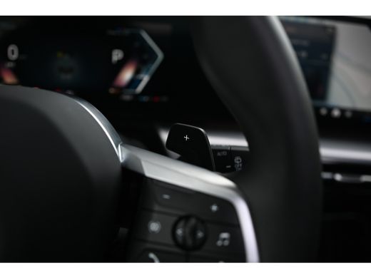 BMW X1 sDrive20i High Executive M Sport Automaat / Panoramadak / Trekhaak / Sportstoelen / M Adaptief on... ActivLease financial lease