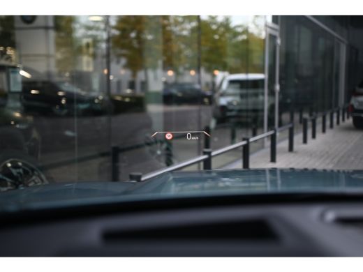 BMW X1 sDrive20i High Executive M Sport Automaat / Panoramadak / Trekhaak / Sportstoelen / M Adaptief on... ActivLease financial lease