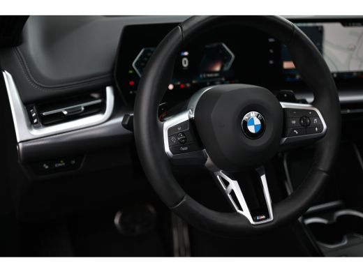 BMW X1 sDrive20i High Executive M Sport Automaat / Panoramadak / Trekhaak / Sportstoelen / M Adaptief on... ActivLease financial lease
