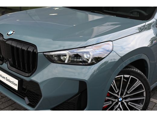 BMW X1 sDrive20i High Executive M Sport Automaat / Panoramadak / Trekhaak / Sportstoelen / M Adaptief on... ActivLease financial lease