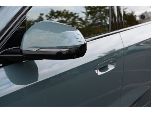 BMW X1 sDrive20i High Executive M Sport Automaat / Panoramadak / Trekhaak / Sportstoelen / M Adaptief on... ActivLease financial lease