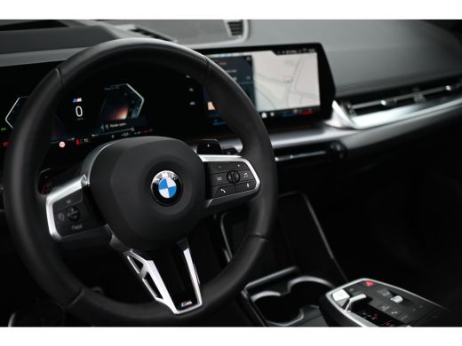 BMW X1 sDrive20i High Executive M Sport Automaat / Panoramadak / Trekhaak / Sportstoelen / M Adaptief on... ActivLease financial lease
