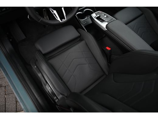 BMW X1 sDrive20i High Executive M Sport Automaat / Panoramadak / Trekhaak / Sportstoelen / M Adaptief on... ActivLease financial lease