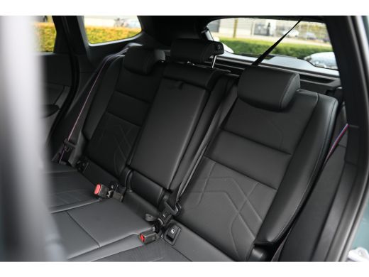 BMW X1 sDrive20i High Executive M Sport Automaat / Panoramadak / Trekhaak / Sportstoelen / M Adaptief on... ActivLease financial lease