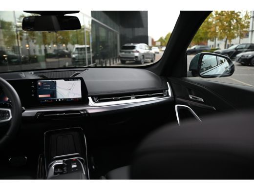 BMW X1 sDrive20i High Executive M Sport Automaat / Panoramadak / Trekhaak / Sportstoelen / M Adaptief on... ActivLease financial lease