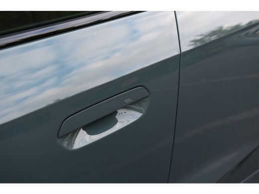 BMW X1 sDrive20i High Executive M Sport Automaat / Panoramadak / Trekhaak / Sportstoelen / M Adaptief on... ActivLease financial lease