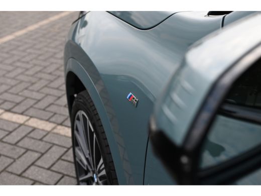 BMW X1 sDrive20i High Executive M Sport Automaat / Panoramadak / Trekhaak / Sportstoelen / M Adaptief on... ActivLease financial lease