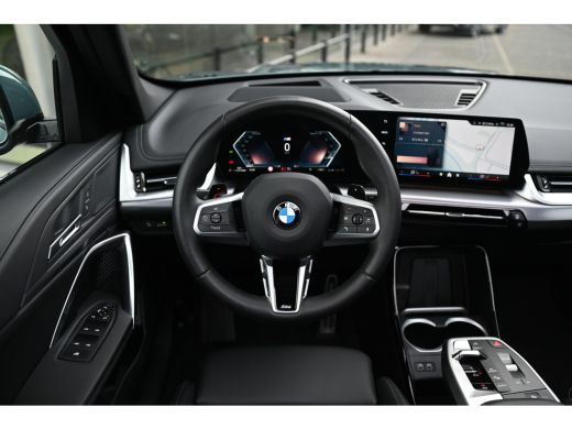 BMW X1 sDrive20i High Executive M Sport Automaat / Panoramadak / Trekhaak / Sportstoelen / M Adaptief on... ActivLease financial lease