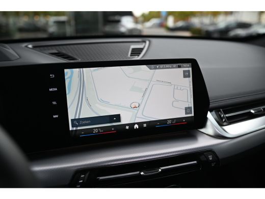 BMW X1 sDrive20i High Executive M Sport Automaat / Panoramadak / Trekhaak / Sportstoelen / M Adaptief on... ActivLease financial lease