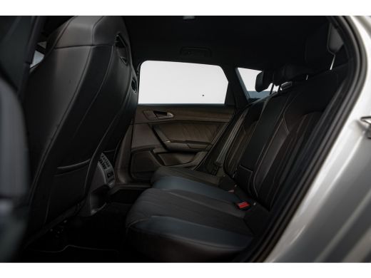 CUPRA Leon Sportstourer 1.4 e-Hybrid 245pk VZ Performance | Trekhaak | Achteruitrijcamera | Dodehoeksensor | 19" | Keyless ActivLease financial lease