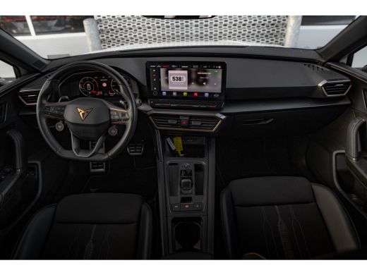 CUPRA Leon Sportstourer 1.4 e-Hybrid 245pk VZ Performance | Trekhaak | Achteruitrijcamera | Dodehoeksensor | 19" | Keyless ActivLease financial lease