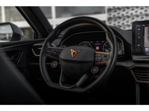 CUPRA Leon Sportstourer 1.4 e-Hybrid 245pk VZ Performance | Trekhaak | Achteruitrijcamera | Dodehoeksensor | 19" | Keyless ActivLease financial lease