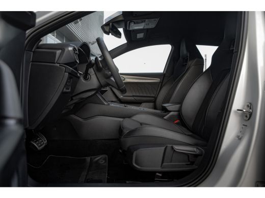 CUPRA Leon Sportstourer 1.4 e-Hybrid 245pk VZ Performance | Trekhaak | Achteruitrijcamera | Dodehoeksensor | 19" | Keyless ActivLease financial lease