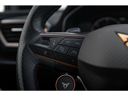 CUPRA Leon Sportstourer 1.4 e-Hybrid 245pk VZ Performance | Trekhaak | Achteruitrijcamera | Dodehoeksensor | 19" | Keyless ActivLease financial lease