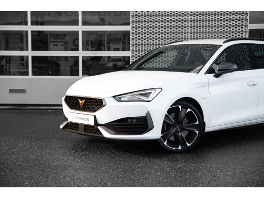 CUPRA Leon Sportstourer 1.4 e-Hybrid 245pk VZ Performance | Trekhaak | Achteruitrijcamera | Dodehoeksensor | 19" | Keyless ActivLease financial lease