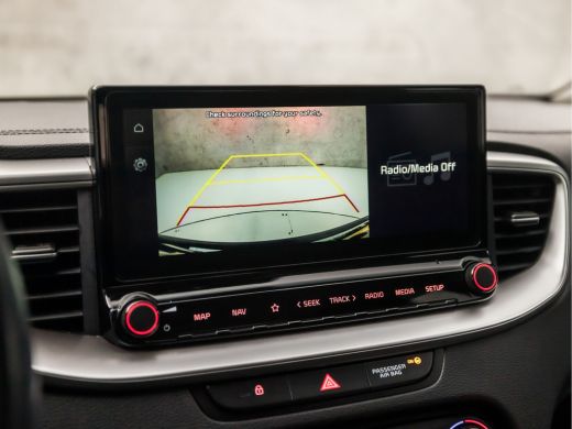 Kia Ceed Sportswagon 1.0 T-GDi DynamicLine (APPLE CARPLAY, GROOT NAVI, CAMERA, XENON, GETINT GLAS, SPORTSTOELEN, PARKE... ActivLease financial lease