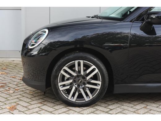 Mini 3-Deurs Cooper E / Classic / Pakket S / 17 inch Parallel Spoke 2-tone ActivLease financial lease
