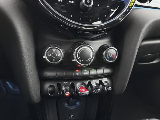 Mini Cooper 1.5 Cooper Business Edition (INCL-BTW) *LEATHER-FABRIC | FULL-LED | DIGI-COCKPIT | SPORT-SEATS | ... ActivLease financial lease