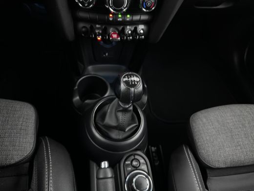 Mini Cooper 1.5 Cooper Business Edition (INCL-BTW) *LEATHER-FABRIC | FULL-LED | DIGI-COCKPIT | SPORT-SEATS | ... ActivLease financial lease