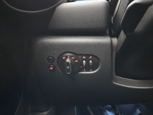 Mini Cooper 1.5 Cooper Business Edition (INCL-BTW) *LEATHER-FABRIC | FULL-LED | DIGI-COCKPIT | SPORT-SEATS | ... ActivLease financial lease