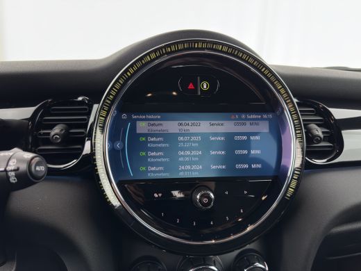 Mini Cooper 1.5 Cooper Business Edition (INCL-BTW) *LEATHER-FABRIC | FULL-LED | DIGI-COCKPIT | SPORT-SEATS | ... ActivLease financial lease