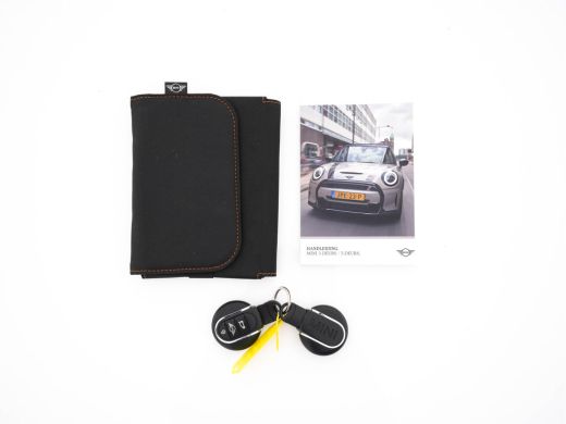 Mini Cooper 1.5 Cooper Business Edition (INCL-BTW) *LEATHER-FABRIC | FULL-LED | DIGI-COCKPIT | SPORT-SEATS | ... ActivLease financial lease